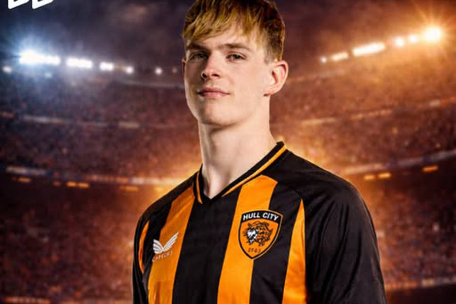 曼联滕哈格爱徒获报价,新帅定其去留!巴萨通知拉什福德将3500万买断